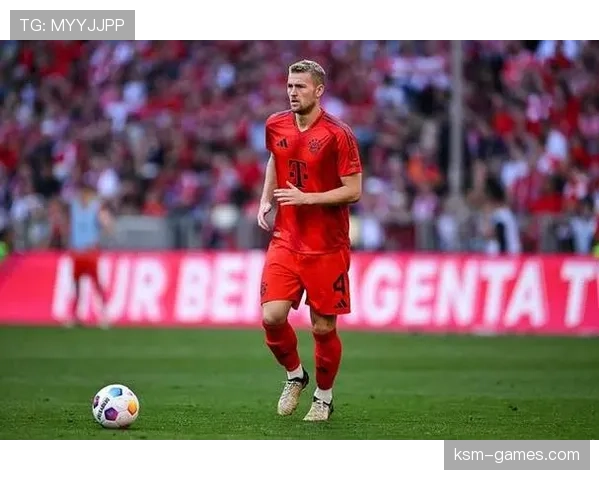 德里赫特阿贾克斯时期闪耀赛场，奠定世界顶级后卫地位