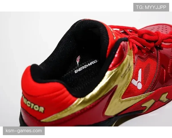 戴资颖下场脱掉球鞋那瞬间，像刚从秀场走下来的女孩，我这穷友心碎了